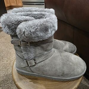 Women's Plush Lined Gray Winter Boots